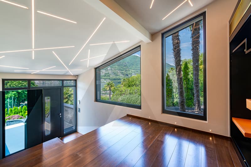 LUSSUOSA VILLA VISTA LAGO CON DARSENA PRIVATA (4)