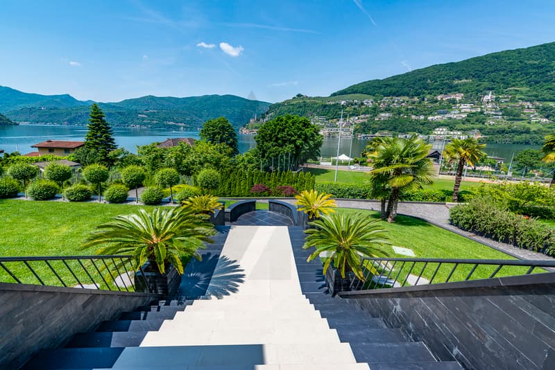 LUSSUOSA VILLA VISTA LAGO CON DARSENA PRIVATA (2)