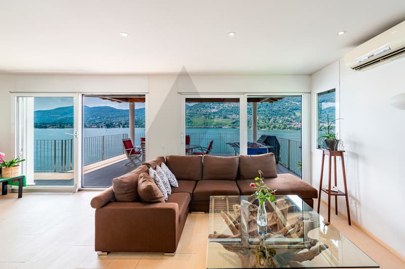 VILLA CON VISTA LAGO E PISCINA ESTERNA (8)
