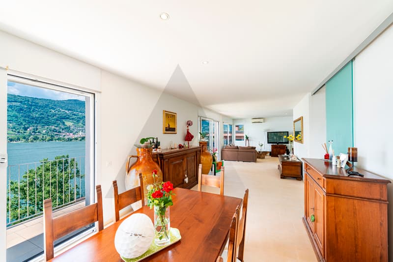 VILLA CON VISTA LAGO E PISCINA ESTERNA (7)