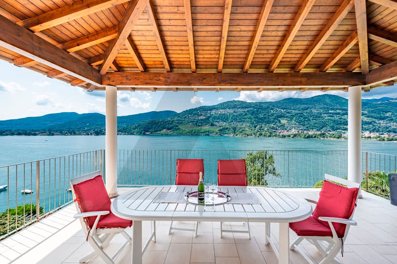 VILLA CON VISTA LAGO E PISCINA ESTERNA (3)