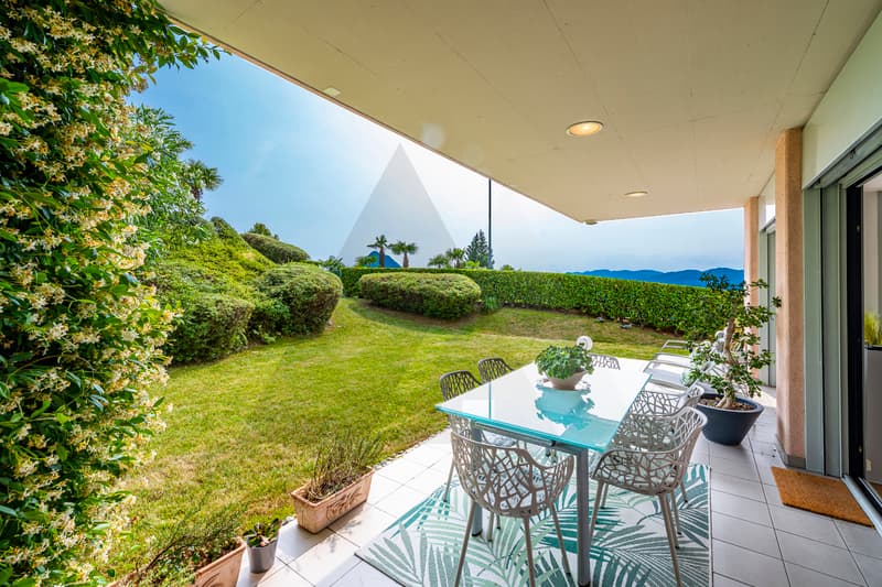 APPARTAMENTO CON GIARDINO PRIVATO E PISCINA CONDOMINIALE (6)