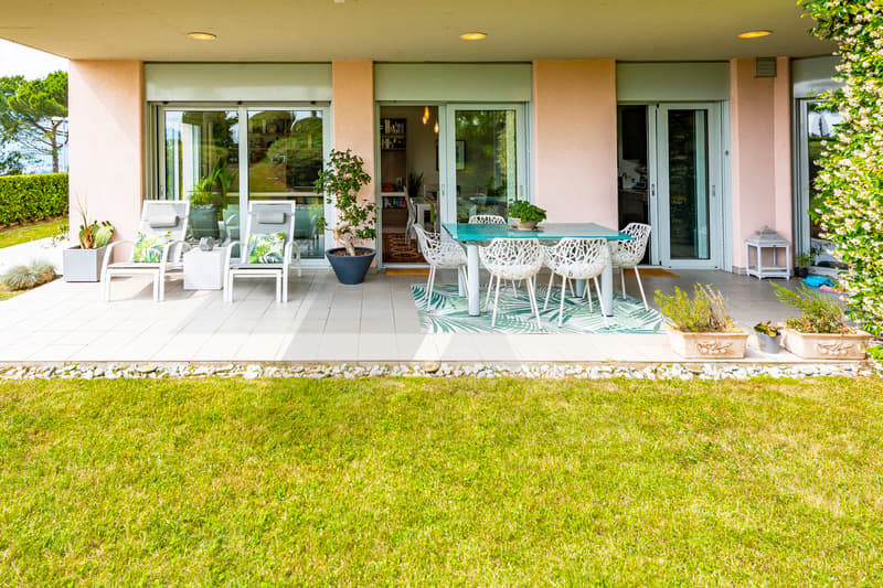 APPARTAMENTO CON GIARDINO PRIVATO E PISCINA CONDOMINIALE (7)