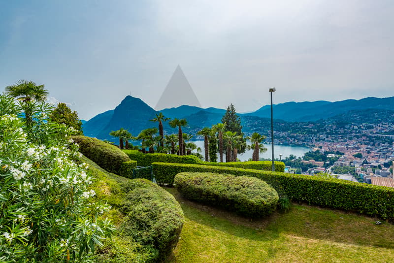 APPARTAMENTO CON GIARDINO PRIVATO E PISCINA CONDOMINIALE (8)