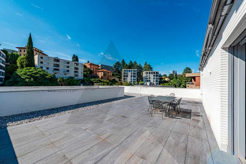 MODERNO ATTICO IN POSIZIONE CENTRALE CON GRANDE TERRAZZA (3)