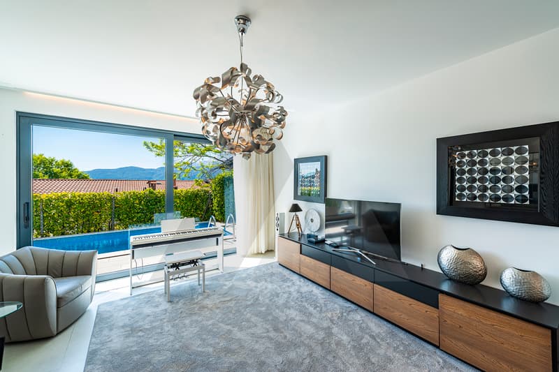 MODERNA VILLA IN POSIZIONE DOMINANTE A LUGANO (2)