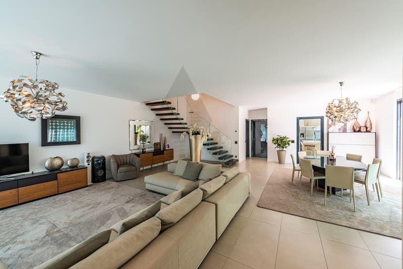 MODERNA VILLA IN POSIZIONE DOMINANTE A LUGANO (9)