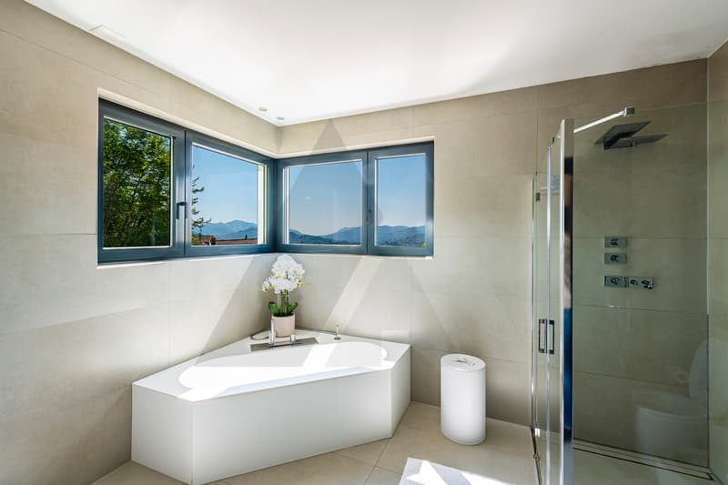 MODERNA VILLA IN POSIZIONE DOMINANTE A LUGANO (12)
