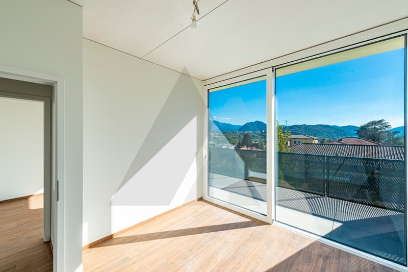 NUOVA VILLA A SCHIERA: UN'OASI DI STILE E BENESSERE (12)