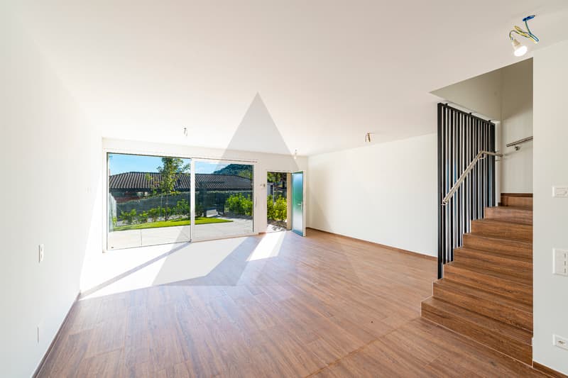 NUOVA VILLA A SCHIERA: UN'OASI DI STILE E BENESSERE (4)