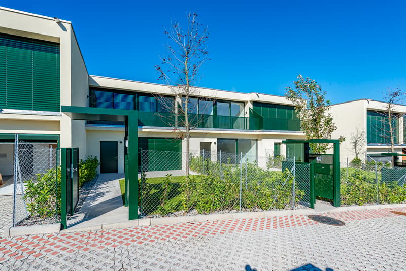 NUOVA VILLA A SCHIERA: UN'OASI DI STILE E BENESSERE (2)