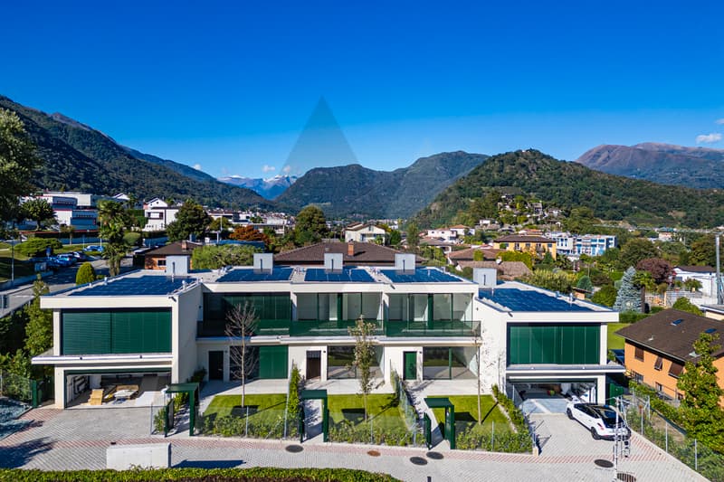 NUOVA VILLA A SCHIERA: UN'OASI DI STILE E BENESSERE (3)
