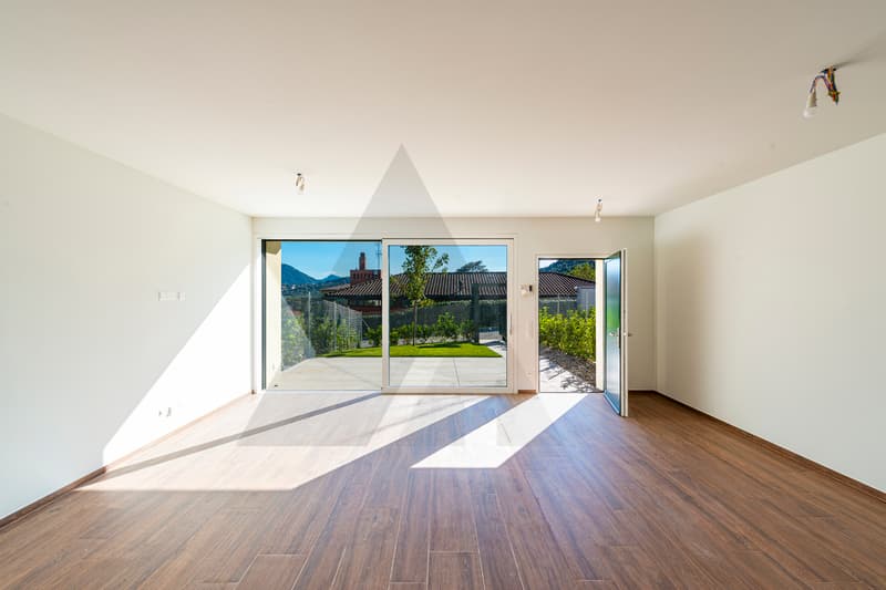 NUOVA VILLA A SCHIERA: UN'OASI DI STILE E BENESSERE (5)