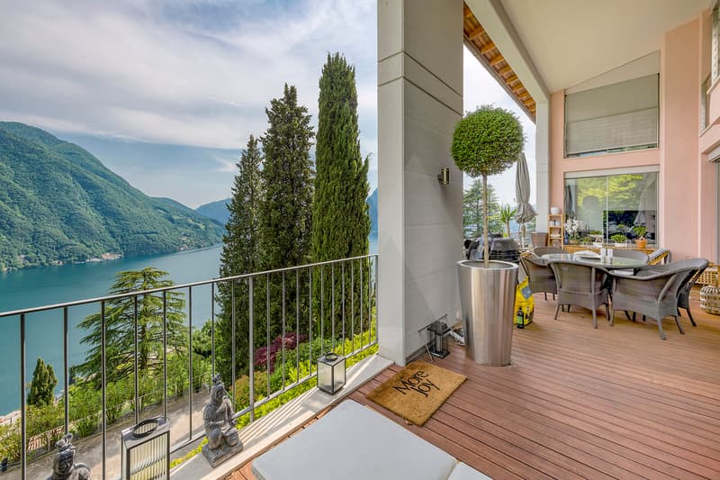 ELEGANTE DUPLEX CON PISCINA E VISTA LAGO (2)