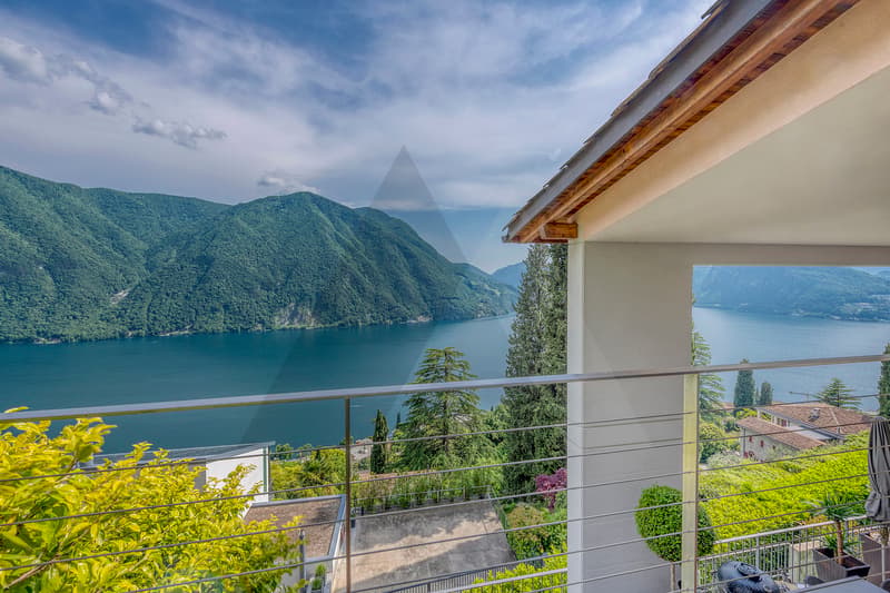 ELEGANTE DUPLEX CON PISCINA E VISTA LAGO (13)