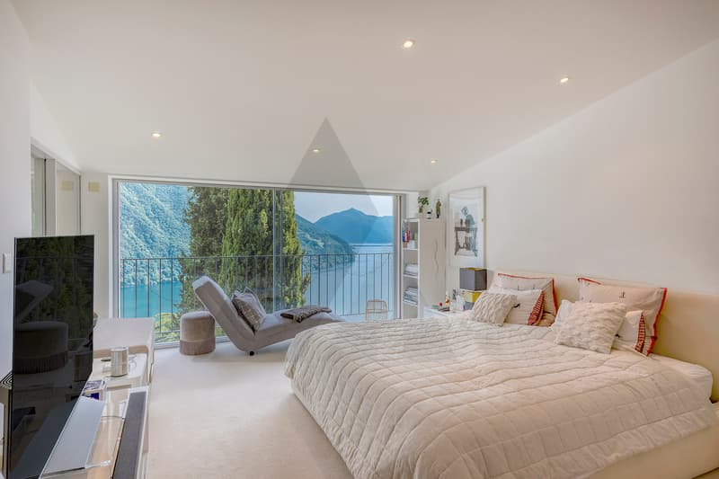 ELEGANTE DUPLEX CON PISCINA E VISTA LAGO (5)