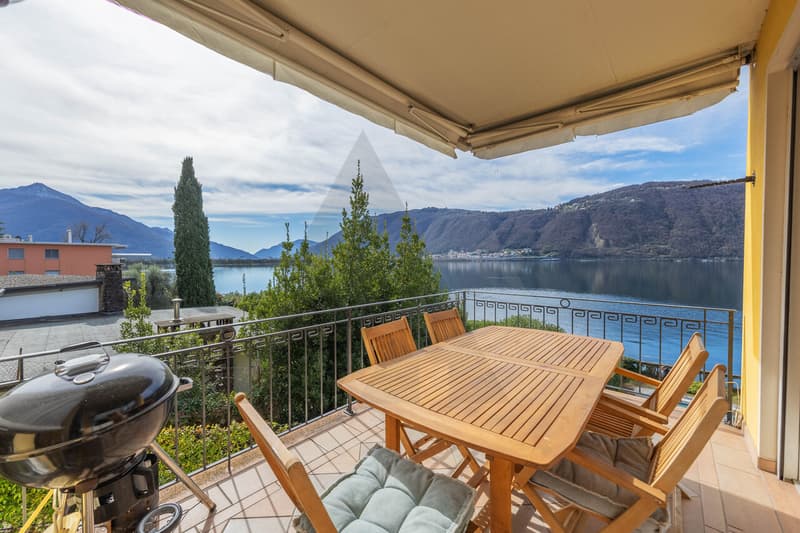 APPARTAMENTO FRONTE LAGO CON PISCINA ESTERNA CONDOMINIALE (9)