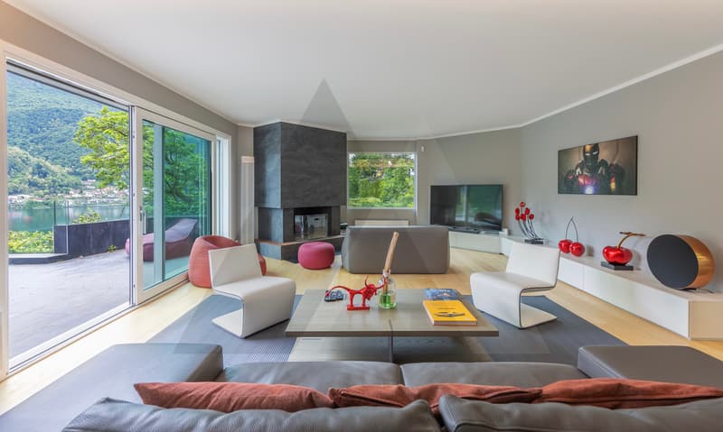 MODERNA VILLA CON AREA WELLNESS E ARREDI DI DESIGN (1)