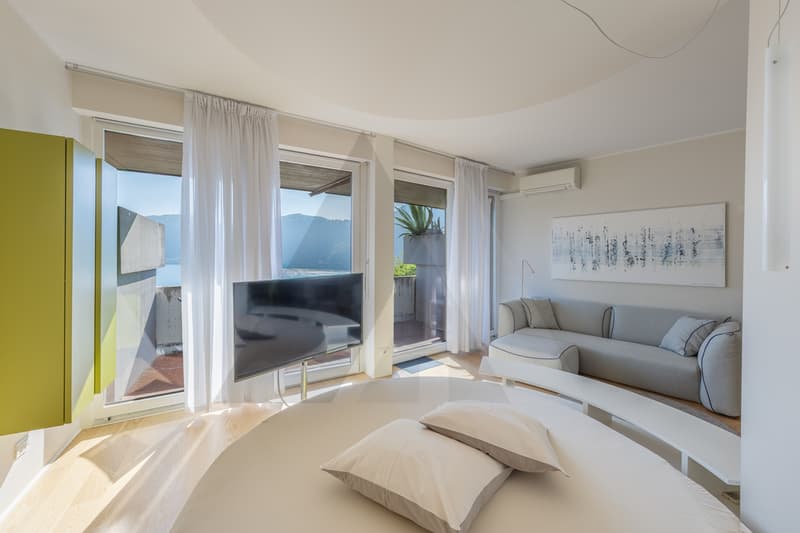 STUDIO ARREDATO CON TERRAZZA E VISTA LAGO (9)