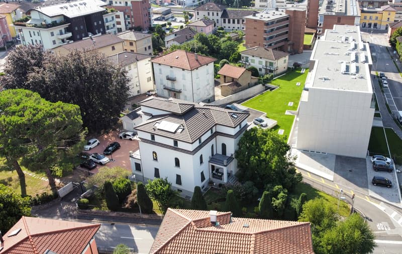 MODERNO 2.5 LOCALI ALTO STANDING IN VILLA D'EPOCA (1)