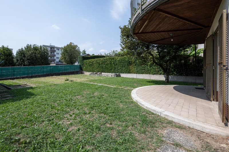 CASA UNIFAMILIARE CON GRANDE GIARDINO (5)