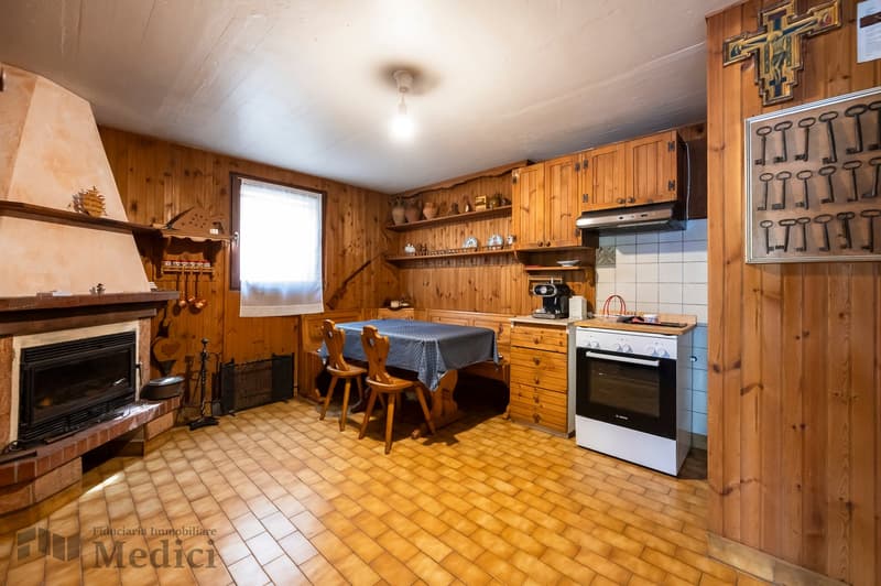 CASA UNIFAMILIARE CON GRANDE GIARDINO (16)