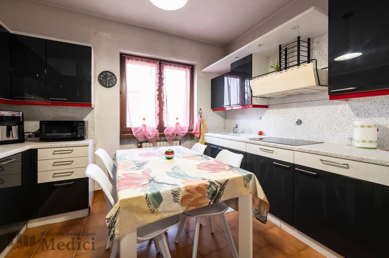 CASA UNIFAMILIARE CON GRANDE GIARDINO (6)