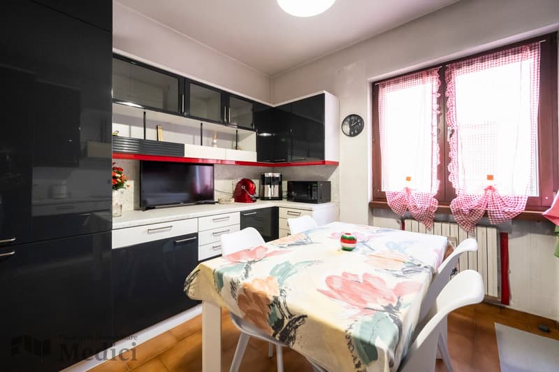 CASA UNIFAMILIARE CON GRANDE GIARDINO (7)