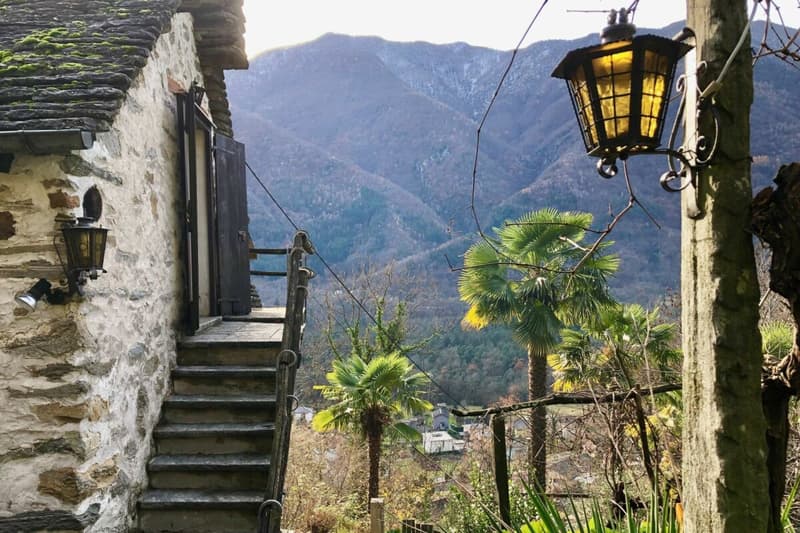 VENDUTO ! Casa ticinese con ampio giardino e rustico separato (28)