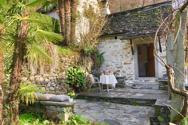 VENDUTO ! Casa ticinese con ampio giardino e rustico separato (11)