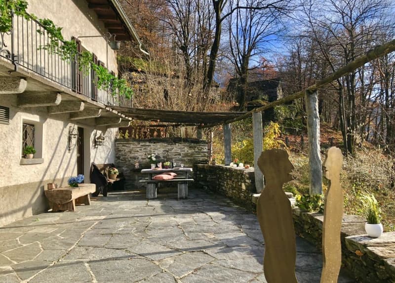 VENDUTO ! Casa ticinese con ampio giardino e rustico separato (15)
