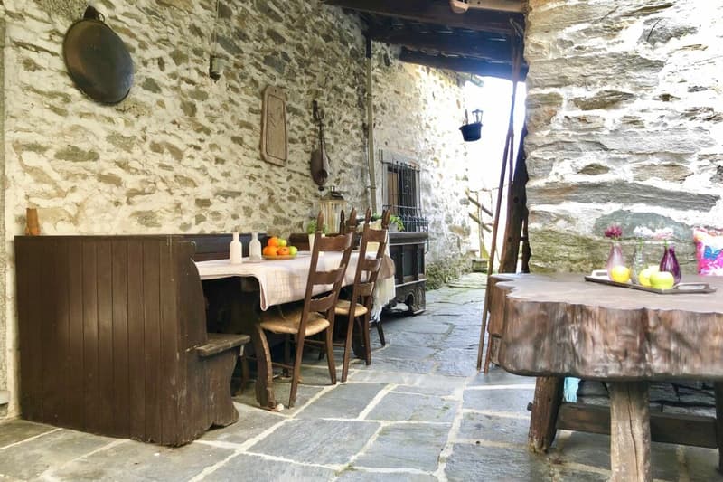 VENDUTO ! Casa ticinese con ampio giardino e rustico separato (32)