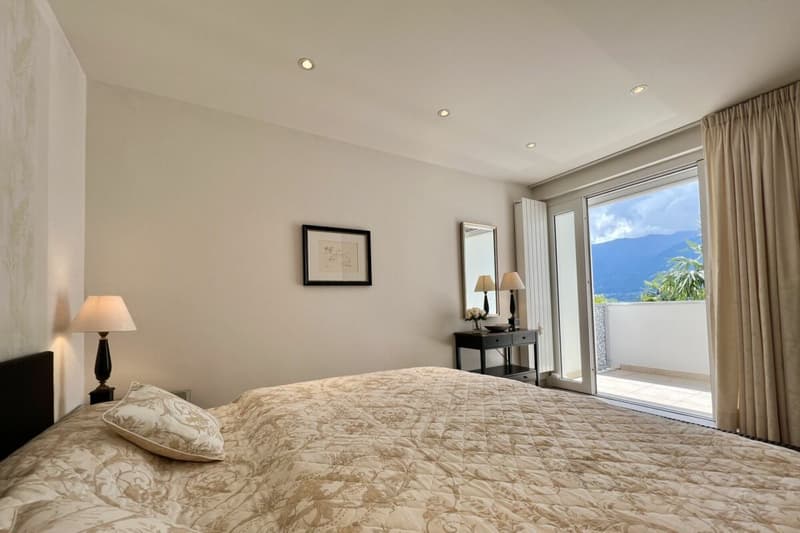 Charmant appartement 3.5 pièces en soleil avec vue partielle sur le lac et piscine intérieure commune (11)