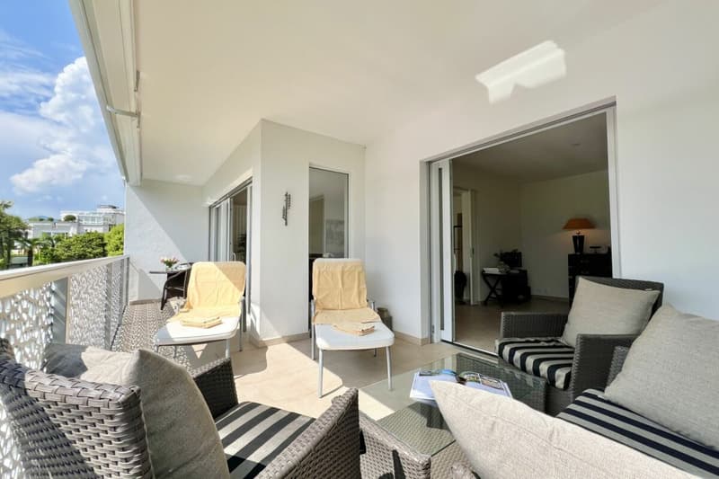Charmant appartement 3.5 pièces en soleil avec vue partielle sur le lac et piscine intérieure commune (5)