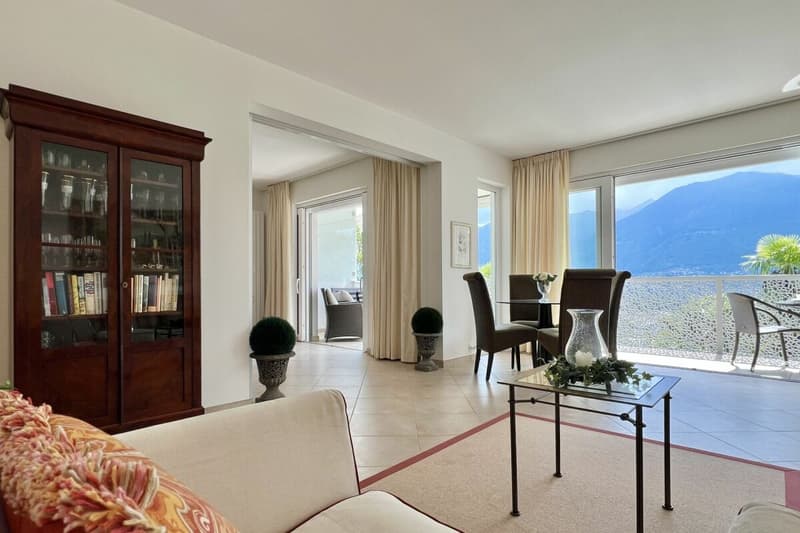 Charmant appartement 3.5 pièces en soleil avec vue partielle sur le lac et piscine intérieure commune (34)