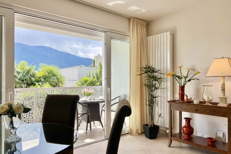 Charmant appartement 3.5 pièces en soleil avec vue partielle sur le lac et piscine intérieure commune (20)