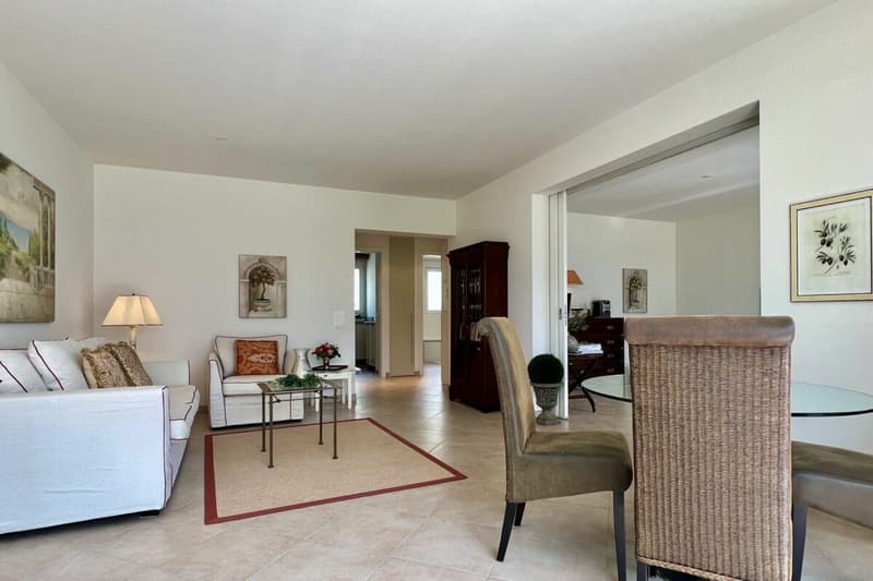 Charmant appartement 3.5 pièces en soleil avec vue partielle sur le lac et piscine intérieure commune (25)