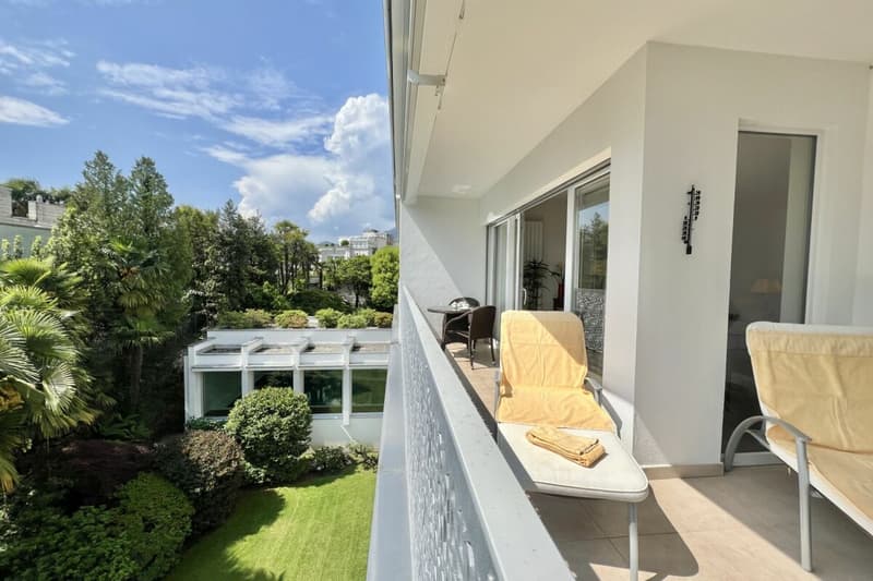Charmant appartement 3.5 pièces en soleil avec vue partielle sur le lac et piscine intérieure commune (14)