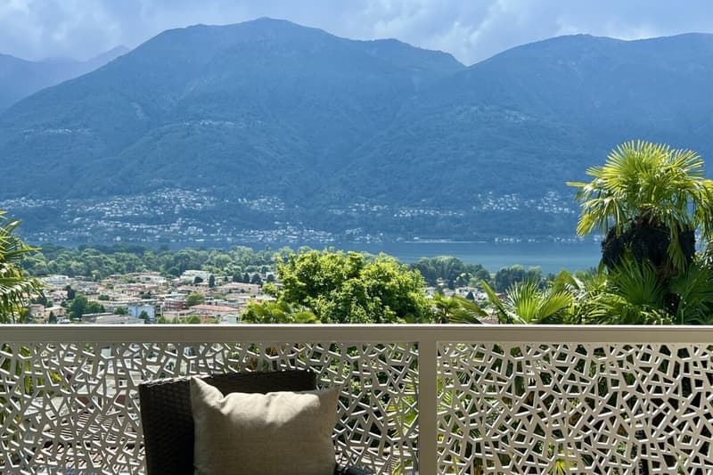 Charmant appartement 3.5 pièces en soleil avec vue partielle sur le lac et piscine intérieure commune (2)