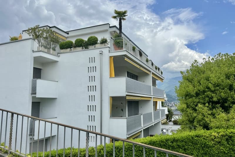 Charmant appartement 3.5 pièces en soleil avec vue partielle sur le lac et piscine intérieure commune (37)