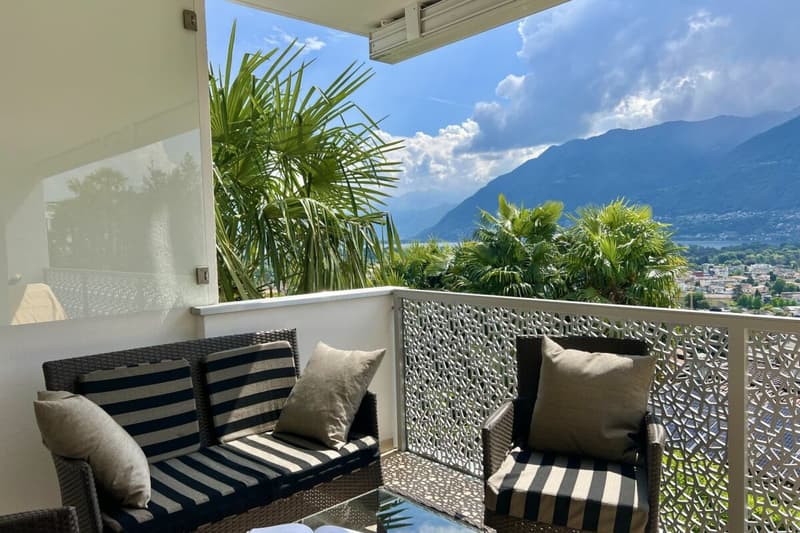 Charmant appartement 3.5 pièces en soleil avec vue partielle sur le lac et piscine intérieure commune (23)