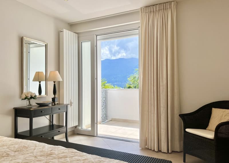 Charmant appartement 3.5 pièces en soleil avec vue partielle sur le lac et piscine intérieure commune (31)