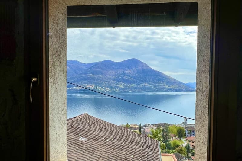 Grande casa di paese con vista lag, giardino e parcheggio (57)