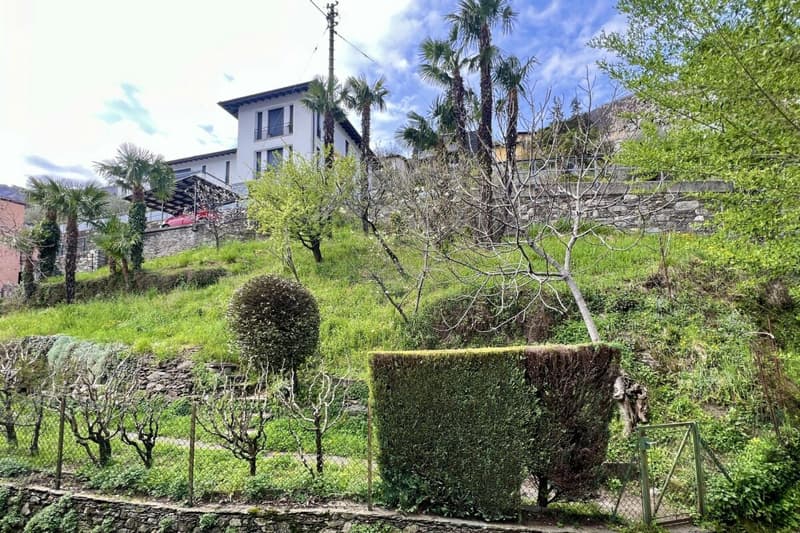 Grande casa di paese con vista lag, giardino e parcheggio (9)