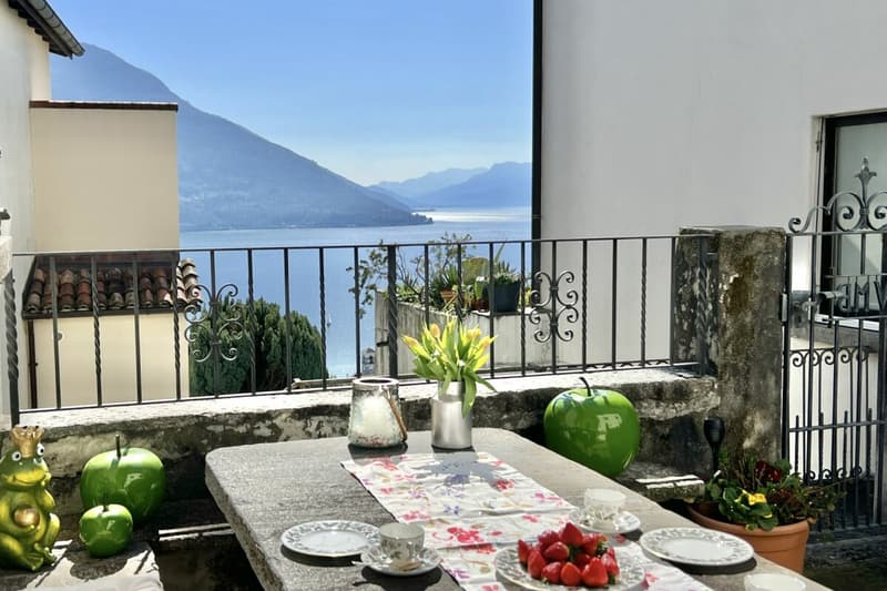 Grande casa di paese con vista lag, giardino e parcheggio (6)