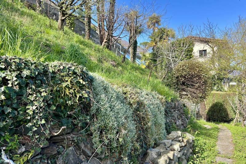 Grande casa di paese con vista lag, giardino e parcheggio (61)