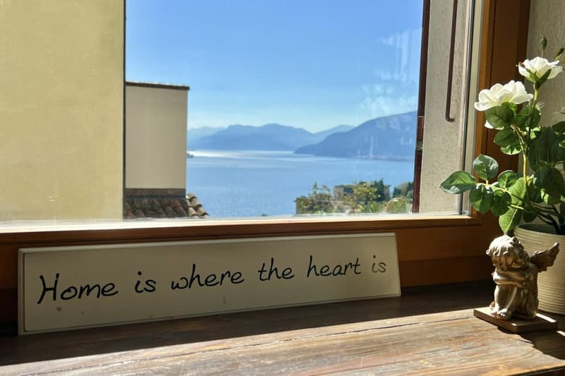 Grande casa di paese con vista lag, giardino e parcheggio (47)