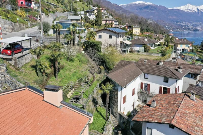 Grande casa di paese con vista lag, giardino e parcheggio (65)