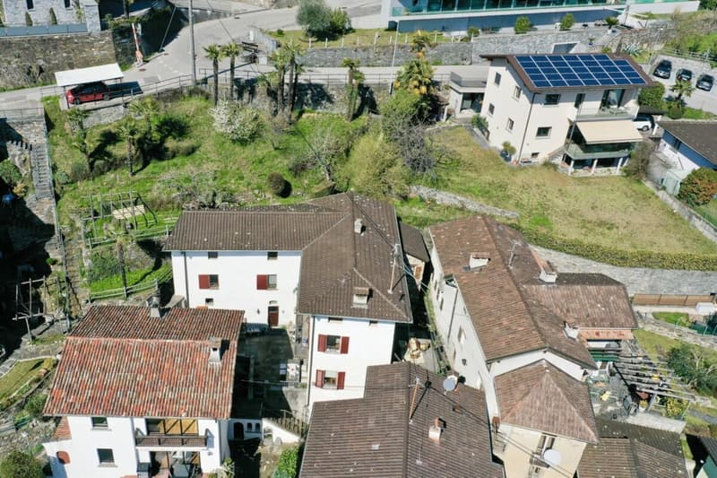Grande casa di paese con vista lag, giardino e parcheggio (20)