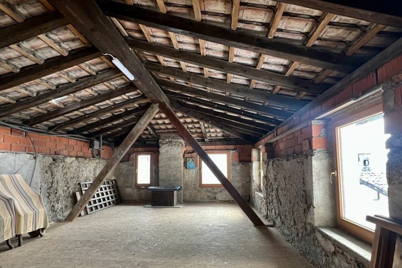 Grande casa di paese con vista lag, giardino e parcheggio (56)